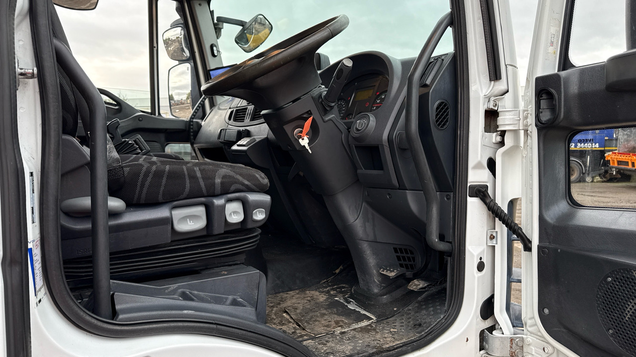IVECO EUROCARGO 180E25 - Valníkový/ Plošinový nákladný automobil, Auto s hydraulickou rukou: obrázok 5 IVECO EUROCARGO 180E25 - Valníkový/ Plošinový nákladný automobil, Auto s hydraulickou rukou: obrázok 5
