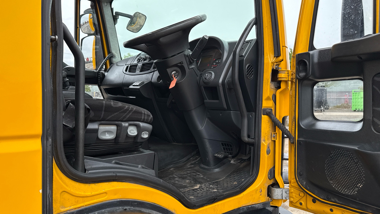 Iveco EUROCARGO 180E - Plachtové nákladné vozidlo: obrázok 5 Iveco EUROCARGO 180E - Plachtové nákladné vozidlo: obrázok 5