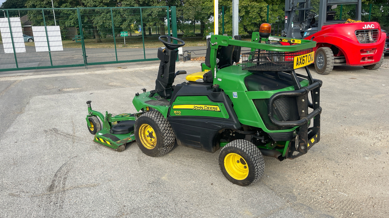 JOHN DEERE 1570 - Záhradná kosačka: obrázok 3 JOHN DEERE 1570 - Záhradná kosačka: obrázok 3