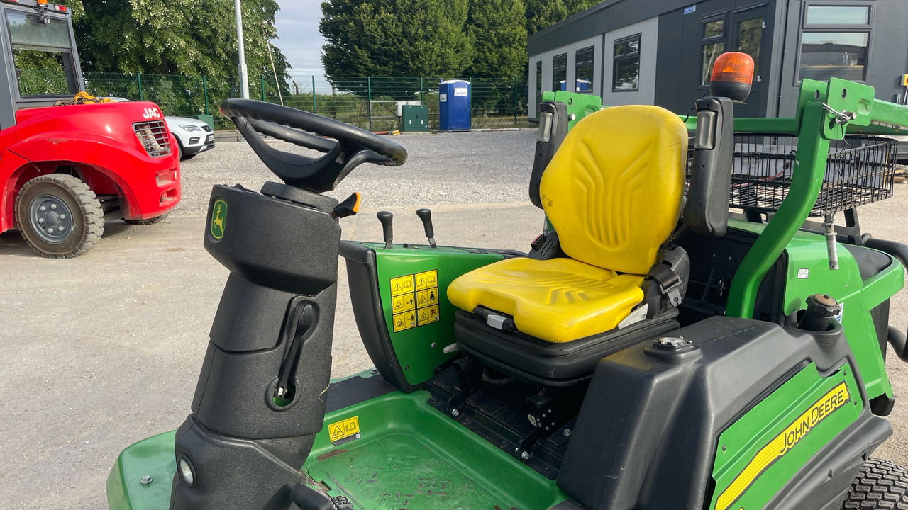 JOHN DEERE 1570 - Záhradná kosačka: obrázok 5 JOHN DEERE 1570 - Záhradná kosačka: obrázok 5