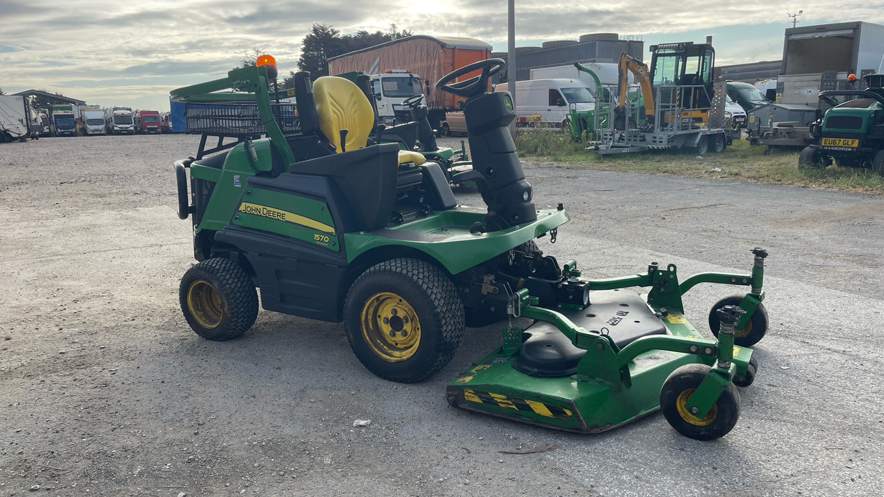 JOHN DEERE 1570 - Záhradná kosačka: obrázok 1 JOHN DEERE 1570 - Záhradná kosačka: obrázok 1