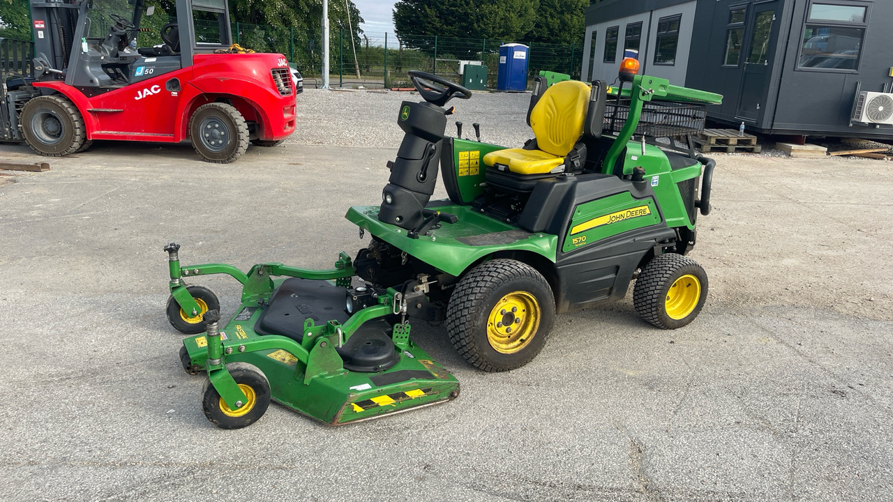 JOHN DEERE 1570 - Záhradná kosačka: obrázok 2 JOHN DEERE 1570 - Záhradná kosačka: obrázok 2
