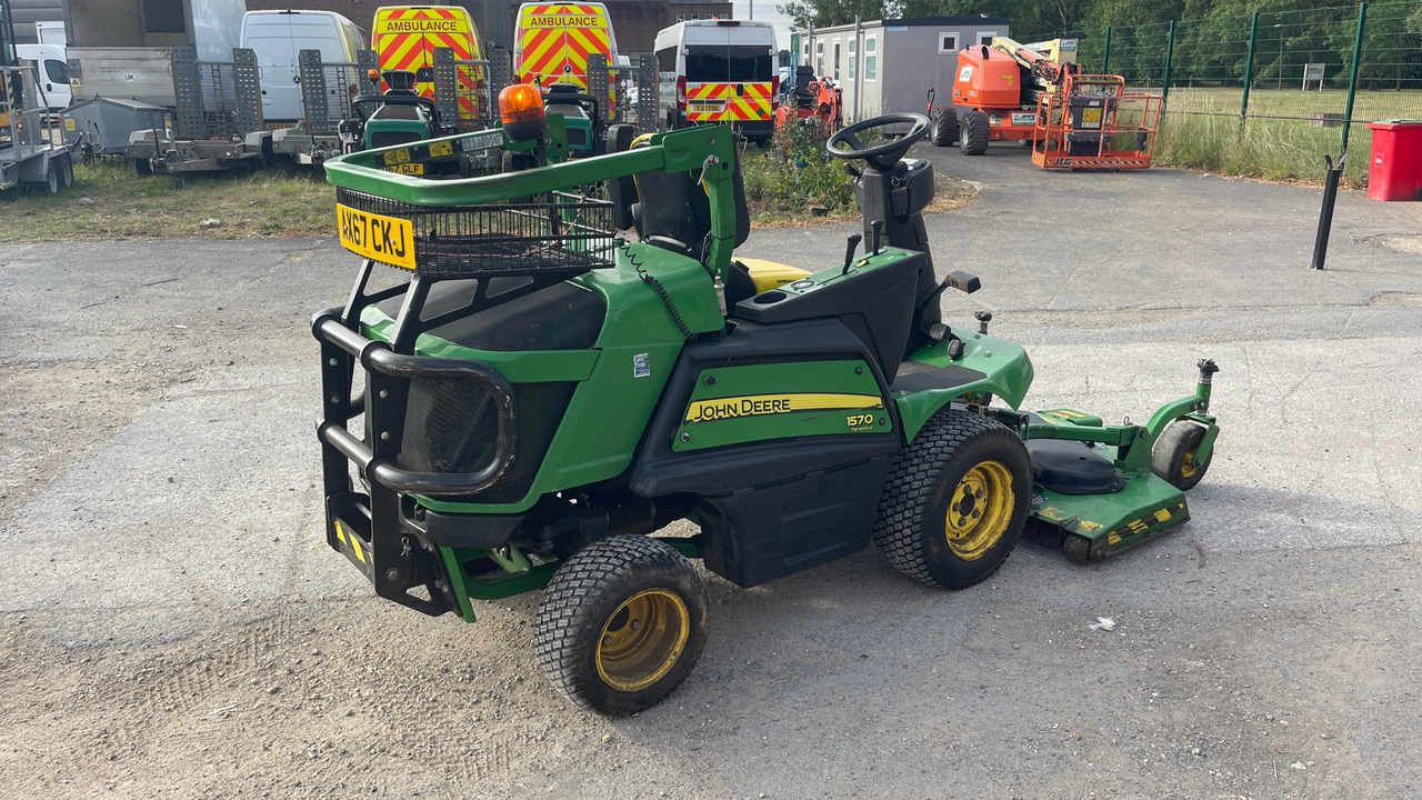 JOHN DEERE 1570 - Záhradná kosačka: obrázok 4 JOHN DEERE 1570 - Záhradná kosačka: obrázok 4