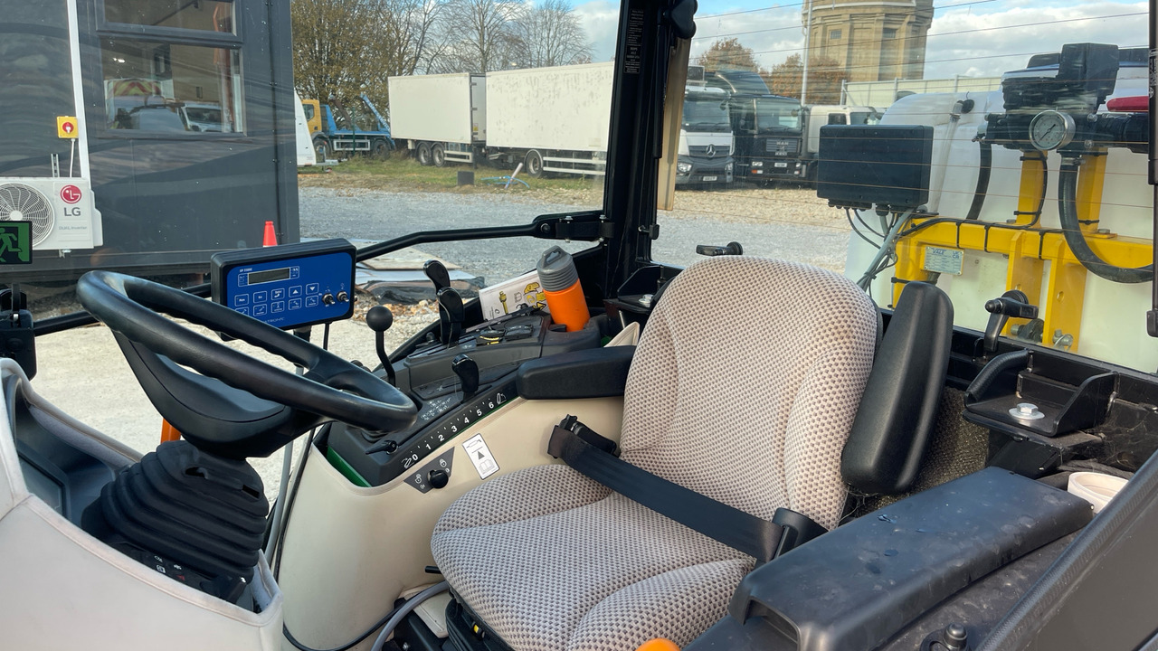 JOHN DEERE 2038R - Traktor: obrázok 5 JOHN DEERE 2038R - Traktor: obrázok 5