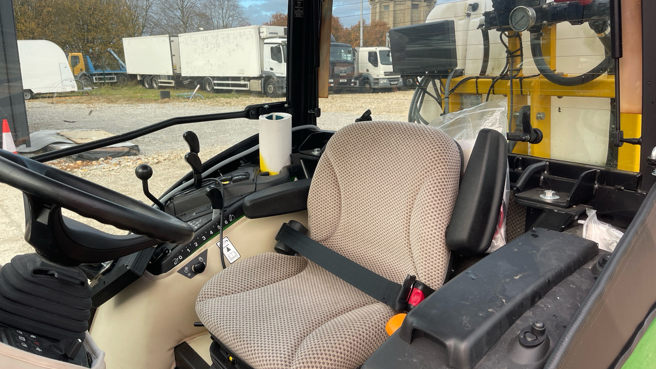 JOHN DEERE 2038R - Traktor: obrázok 5 JOHN DEERE 2038R - Traktor: obrázok 5