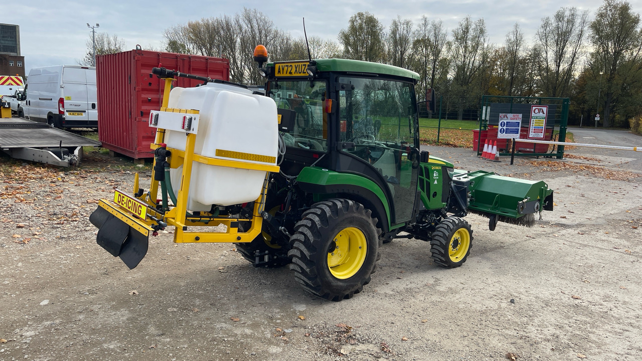 JOHN DEERE 2038R - Traktor: obrázok 4 JOHN DEERE 2038R - Traktor: obrázok 4