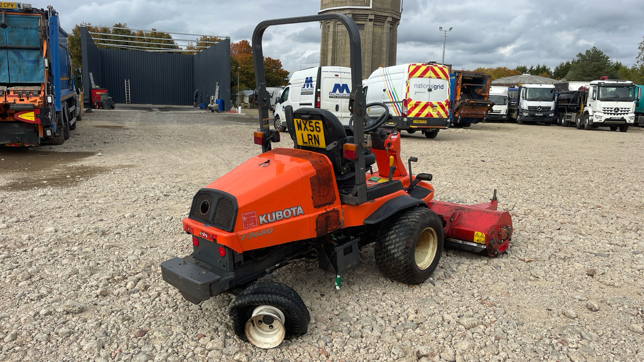 KUBOTA F3680 - Záhradná kosačka: obrázok 4 KUBOTA F3680 - Záhradná kosačka: obrázok 4