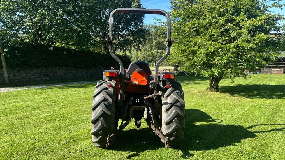 KUBOTA L4240 - Traktor: obrázok 5 KUBOTA L4240 - Traktor: obrázok 5