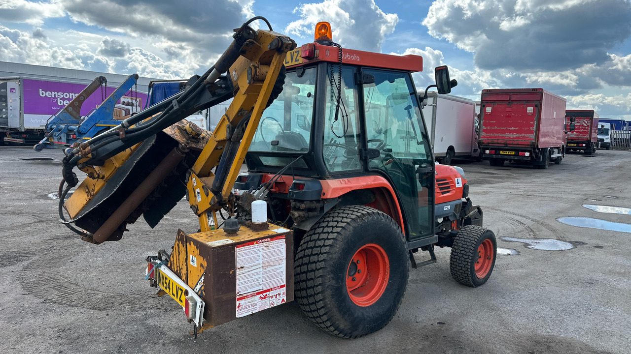KUBOTA STV 36 - Traktor: obrázok 4 KUBOTA STV 36 - Traktor: obrázok 4