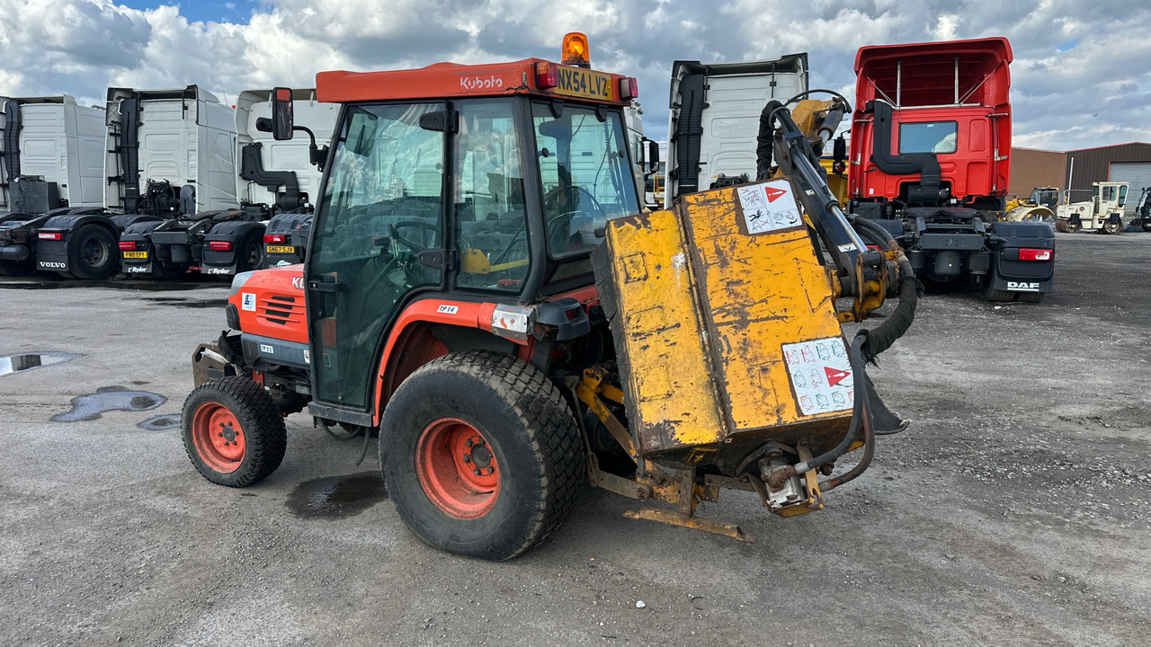 KUBOTA STV 36 - Traktor: obrázok 3 KUBOTA STV 36 - Traktor: obrázok 3