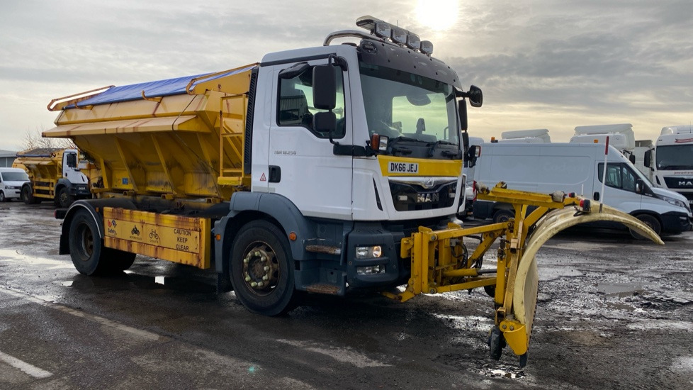 MAN TGM 18.250 - Vozidlo na odpratávanie snehu: obrázok 1 MAN TGM 18.250 - Vozidlo na odpratávanie snehu: obrázok 1