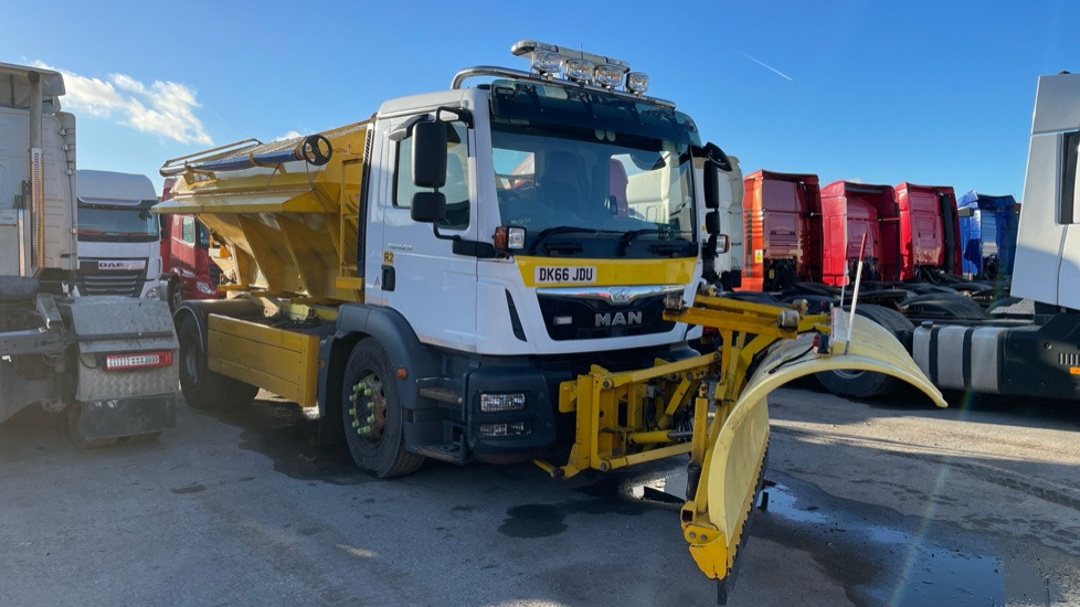 MAN TGM 18.250 - Vozidlo na odpratávanie snehu: obrázok 2 MAN TGM 18.250 - Vozidlo na odpratávanie snehu: obrázok 2