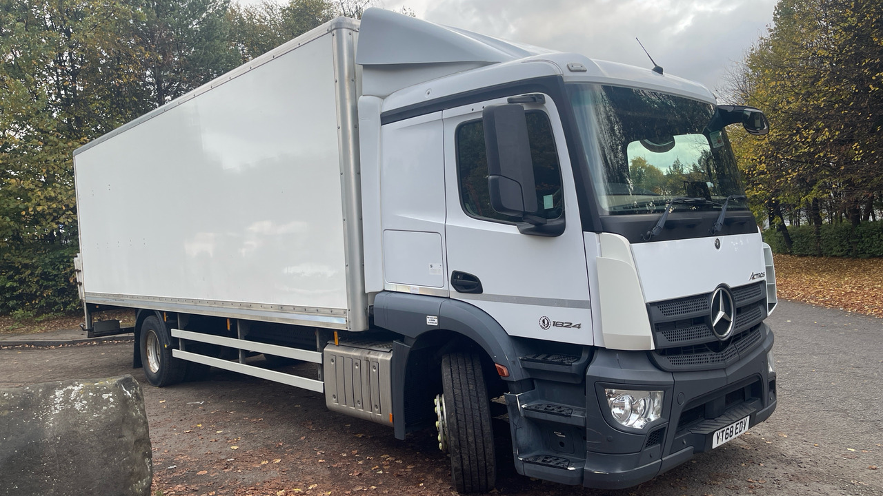 MERCEDES-BENZ ACTROS 1824 - Skříňový nákladní auto: obrázok 1 MERCEDES-BENZ ACTROS 1824 - Skříňový nákladní auto: obrázok 1