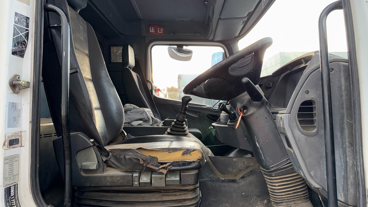 MERCEDES-BENZ AXOR 1824 - Asfaltovací stroj: obrázok 5 MERCEDES-BENZ AXOR 1824 - Asfaltovací stroj: obrázok 5