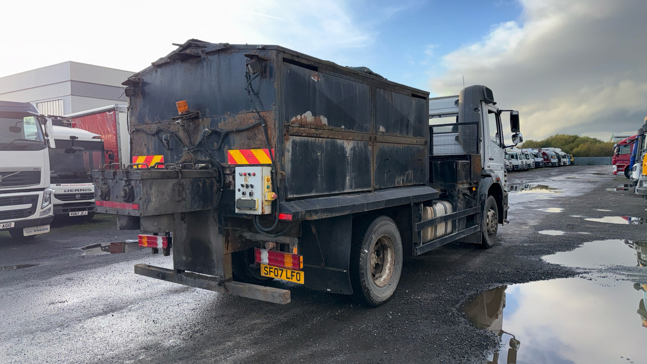 MERCEDES-BENZ AXOR 1824 - Asfaltovací stroj: obrázok 4 MERCEDES-BENZ AXOR 1824 - Asfaltovací stroj: obrázok 4