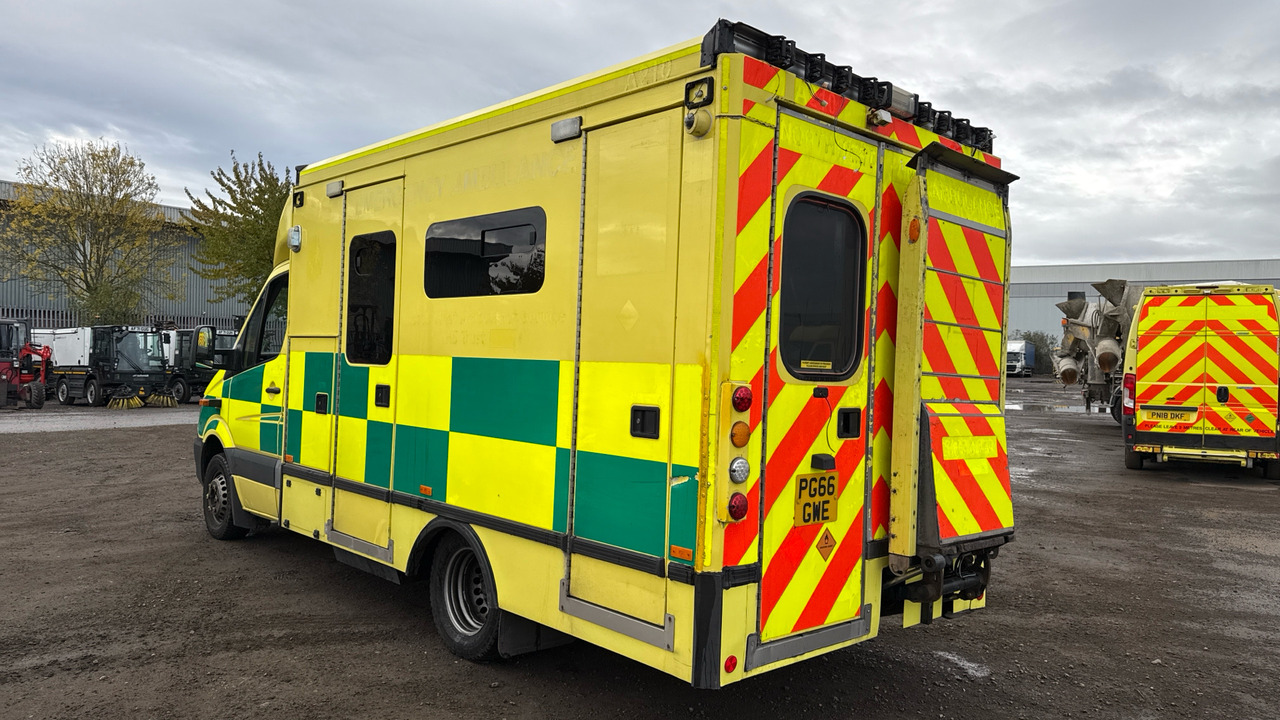 MERCEDES-BENZ SPRINTER 519 CDI - Sanitka: obrázok 3 MERCEDES-BENZ SPRINTER 519 CDI - Sanitka: obrázok 3