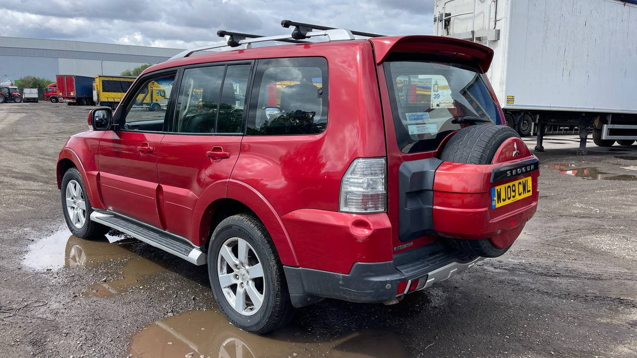 MITSUBISHI SHOGUN 3.2 DI-DC ELEGANCE - SUV: obrázok 3 MITSUBISHI SHOGUN 3.2 DI-DC ELEGANCE - SUV: obrázok 3