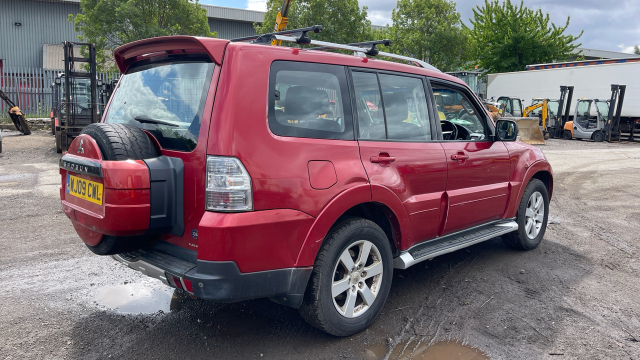 MITSUBISHI SHOGUN 3.2 DI-DC ELEGANCE - SUV: obrázok 4 MITSUBISHI SHOGUN 3.2 DI-DC ELEGANCE - SUV: obrázok 4