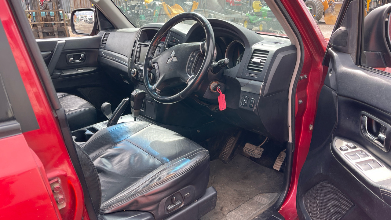 MITSUBISHI SHOGUN 3.2 DI-DC ELEGANCE - SUV: obrázok 5 MITSUBISHI SHOGUN 3.2 DI-DC ELEGANCE - SUV: obrázok 5