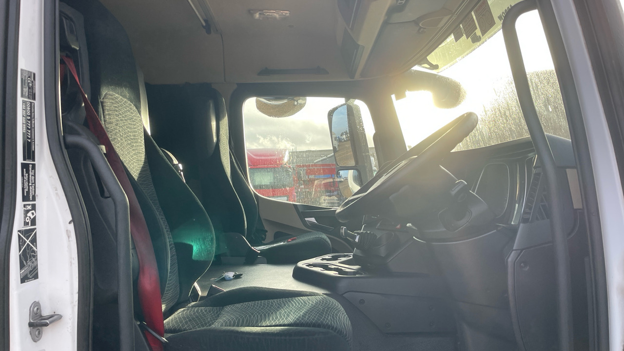 Mercedes-Benz Actros 1824 - Plachtové nákladné vozidlo: obrázok 5 Mercedes-Benz Actros 1824 - Plachtové nákladné vozidlo: obrázok 5