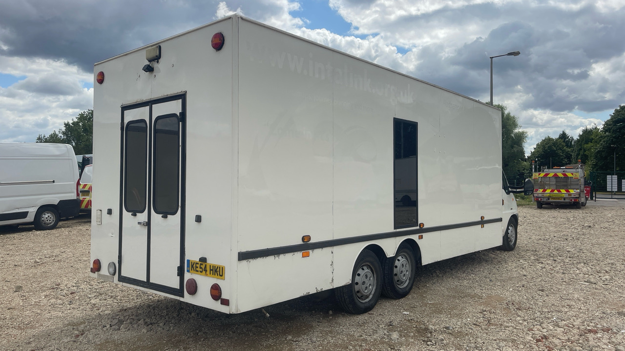 PEUGEOT BOXER 2.8 350 HDI - Dodávka skriňová nadstavba: obrázok 4 PEUGEOT BOXER 2.8 350 HDI - Dodávka skriňová nadstavba: obrázok 4