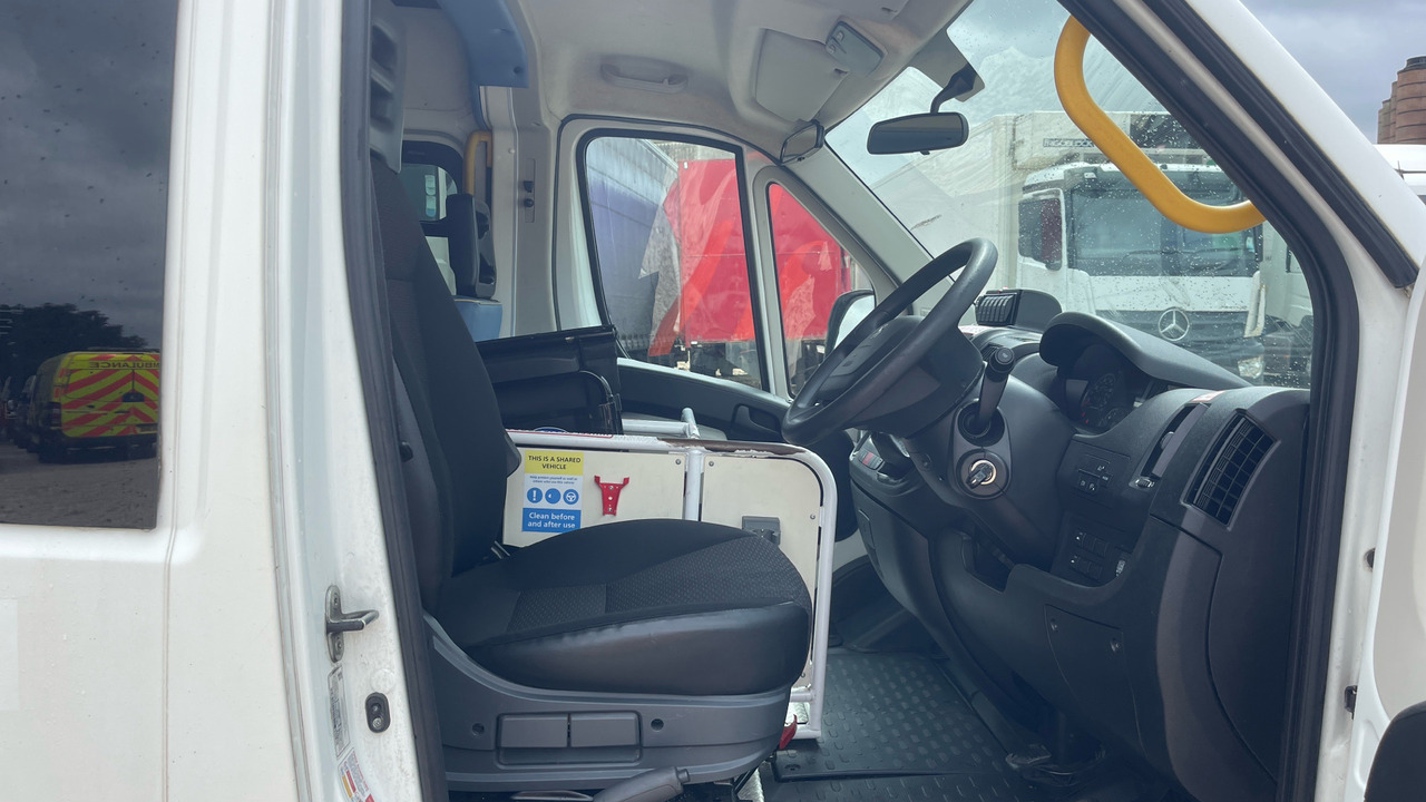 Peugeot Boxer 2.0 BLUE HDI 130PS - Sanitka: obrázok 5 Peugeot Boxer 2.0 BLUE HDI 130PS - Sanitka: obrázok 5