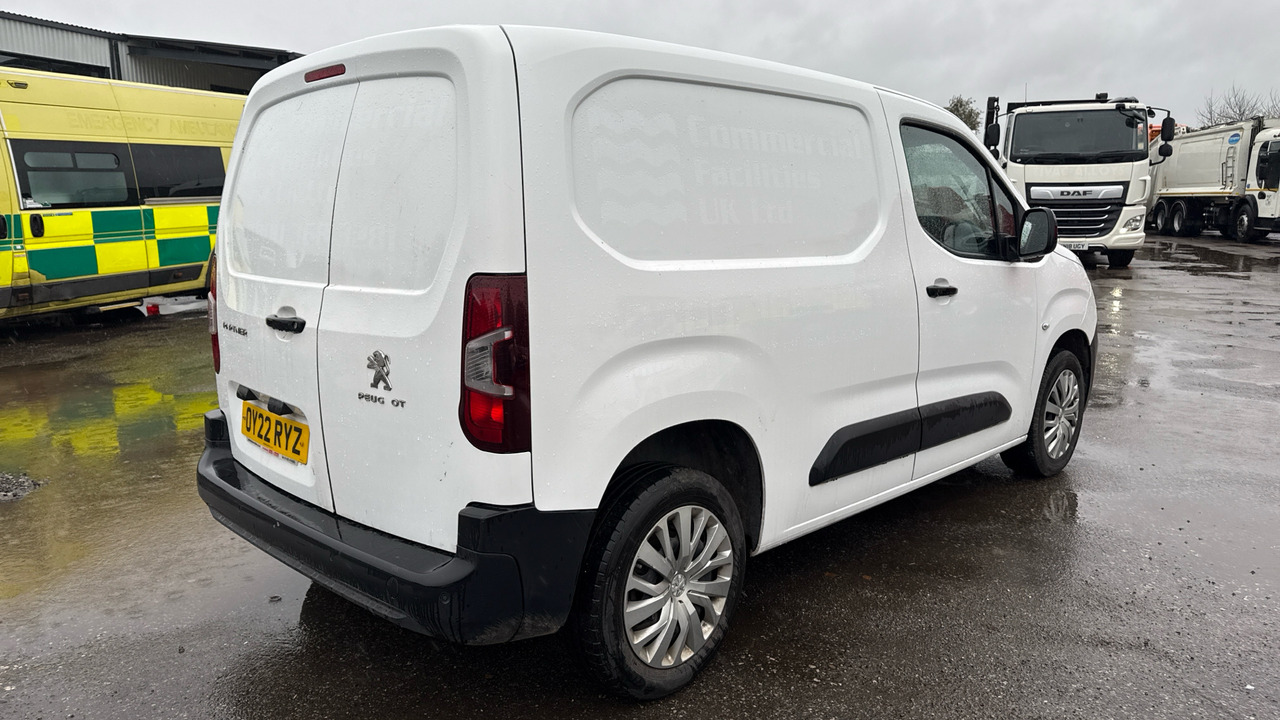 Peugeot Partner 1000 1.5 BLUEHDI 100PS PROFESSIONAL PREM 6SPD - Malá dodávka: obrázok 4 Peugeot Partner 1000 1.5 BLUEHDI 100PS PROFESSIONAL PREM 6SPD - Malá dodávka: obrázok 4