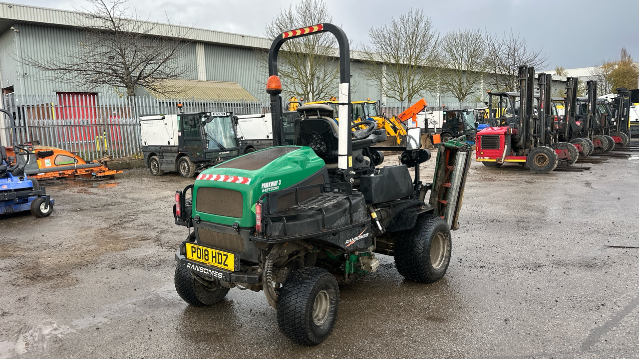 RANSOMES PARKWAY 3 METEOR - Záhradná kosačka: obrázok 4 RANSOMES PARKWAY 3 METEOR - Záhradná kosačka: obrázok 4