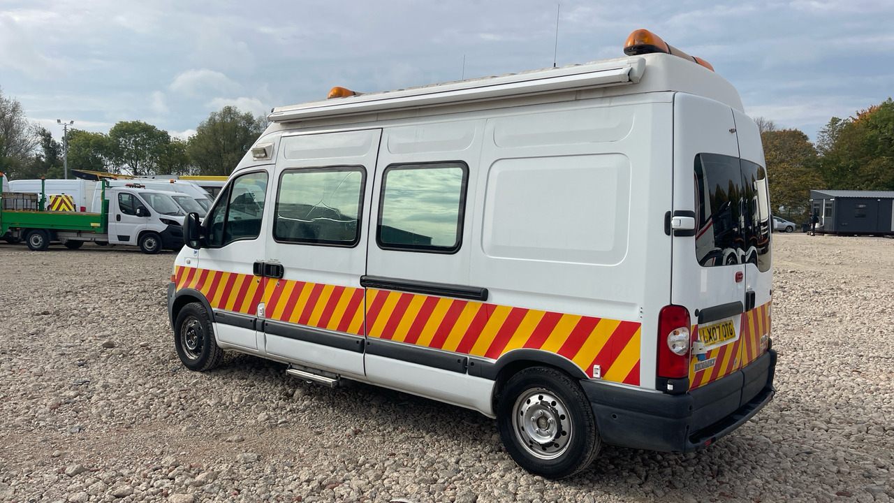 RENAULT MASTER 35 2.5 DCI 100PS - Furgon, Komunálne/ Špeciálne stroje: obrázok 3 RENAULT MASTER 35 2.5 DCI 100PS - Furgon, Komunálne/ Špeciálne stroje: obrázok 3