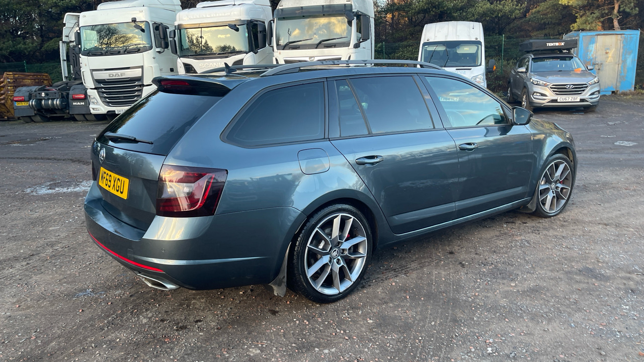 SKODA OCTAVIA 2.0 TSI 245PS VRS - Kombi: obrázok 4 SKODA OCTAVIA 2.0 TSI 245PS VRS - Kombi: obrázok 4