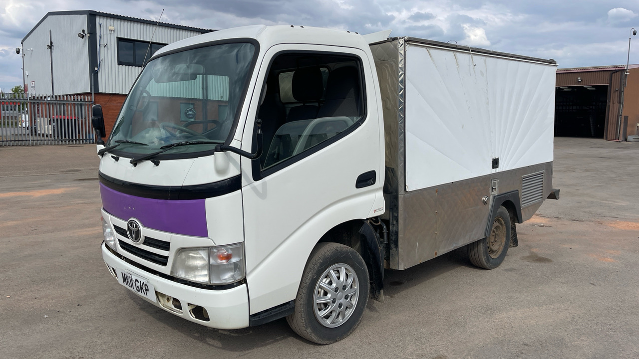 TOYOTA DYNA 300 D-4D 136HP - Pojazdná predajňa: obrázok 2 TOYOTA DYNA 300 D-4D 136HP - Pojazdná predajňa: obrázok 2