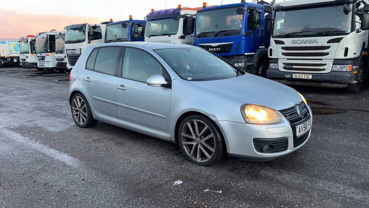 VOLKSWAGEN GOLF 2.0 GT Sport TDI 170 DPF - Hatchback: obrázok 1 VOLKSWAGEN GOLF 2.0 GT Sport TDI 170 DPF - Hatchback: obrázok 1