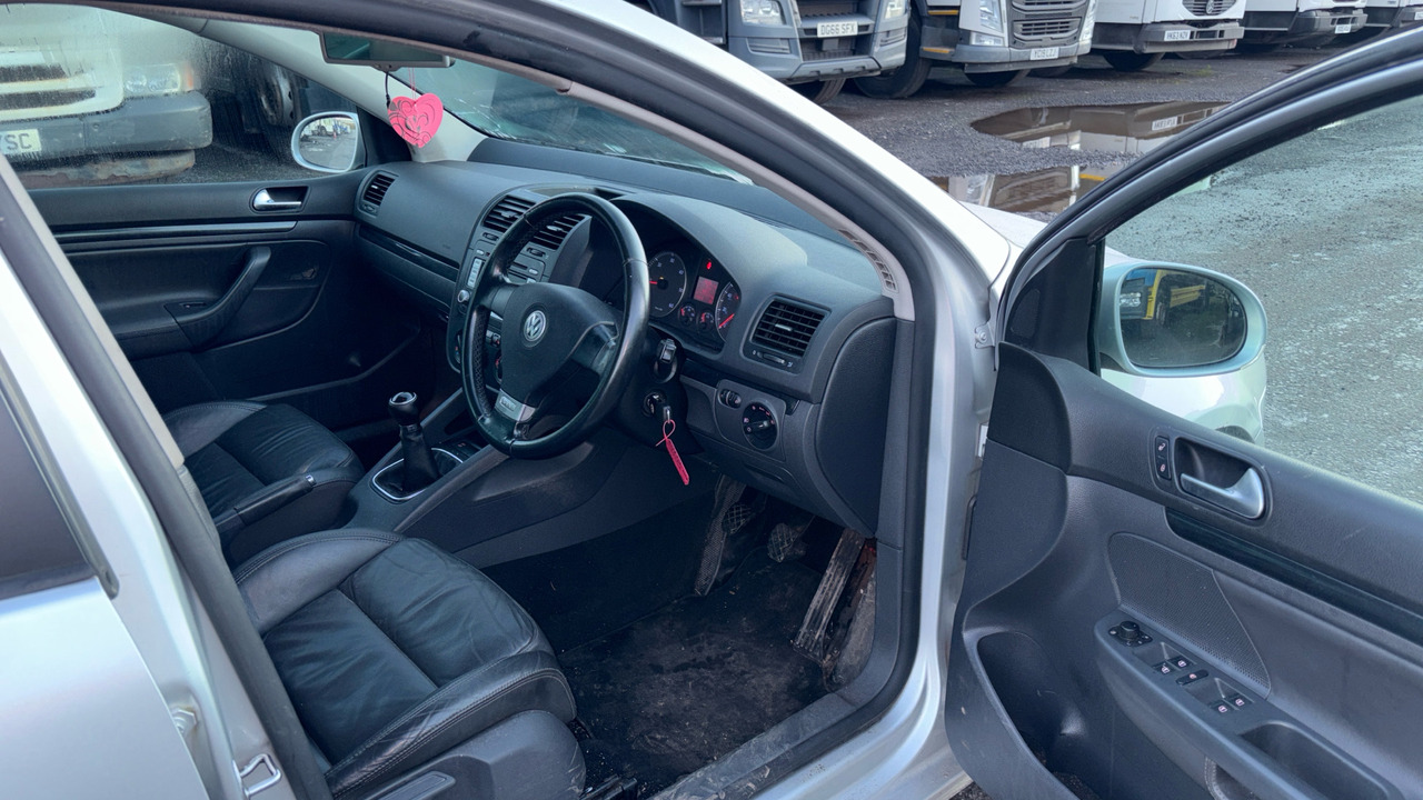 VOLKSWAGEN GOLF 2.0 GT Sport TDI 170 DPF - Hatchback: obrázok 5 VOLKSWAGEN GOLF 2.0 GT Sport TDI 170 DPF - Hatchback: obrázok 5