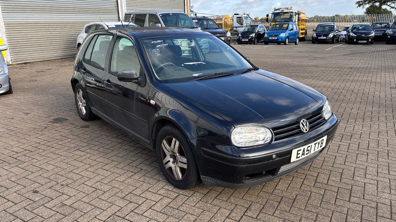 VOLKSWAGEN GOLF 2.0 GTI - Hatchback: obrázok 1 VOLKSWAGEN GOLF 2.0 GTI - Hatchback: obrázok 1