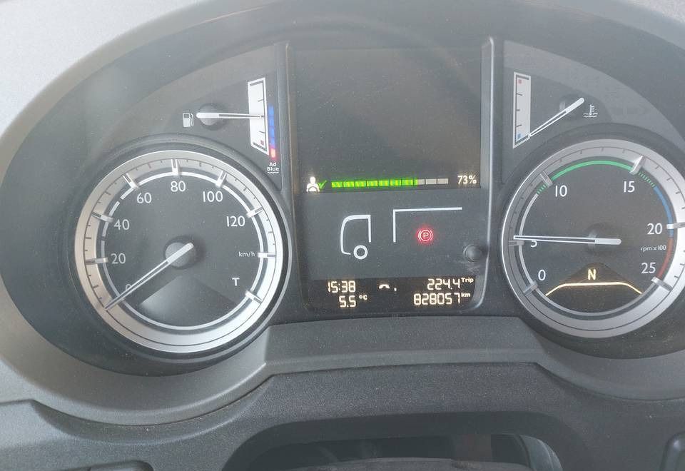 DAF XF 106 BDF JUMBO - Plachtové nákladné vozidlo: obrázok 4 DAF XF 106 BDF JUMBO - Plachtové nákladné vozidlo: obrázok 4