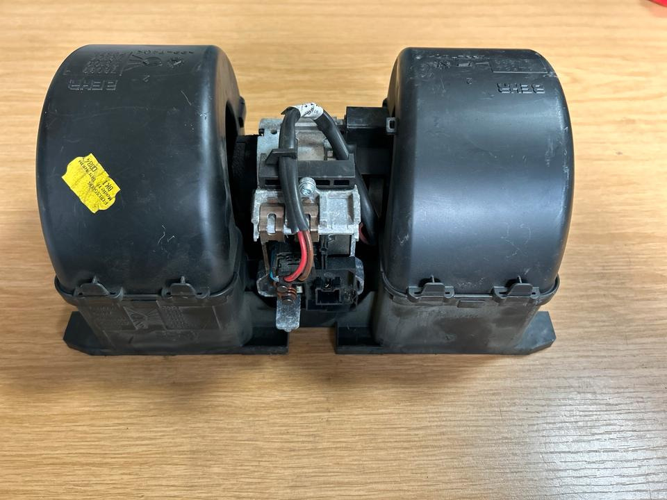 DAF CF Klimaanlage Motor A4584/A4588 - Chladiaci systém pre Nákladné auto: obrázok 5 DAF CF Klimaanlage Motor A4584/A4588 - Chladiaci systém pre Nákladné auto: obrázok 5