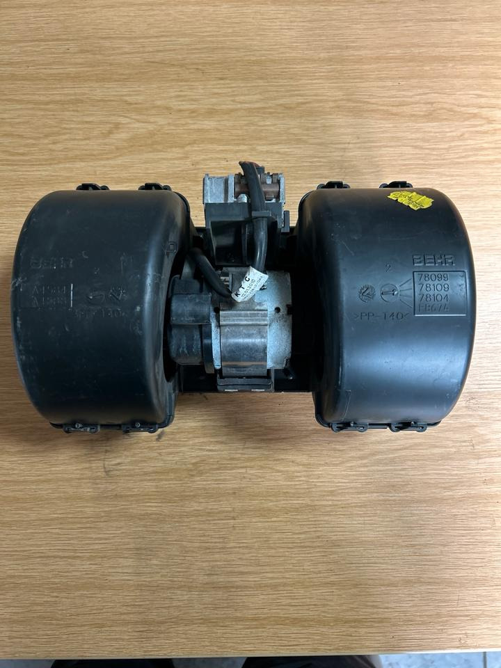DAF CF Klimaanlage Motor A4584/A4588 - Chladiaci systém pre Nákladné auto: obrázok 1 DAF CF Klimaanlage Motor A4584/A4588 - Chladiaci systém pre Nákladné auto: obrázok 1