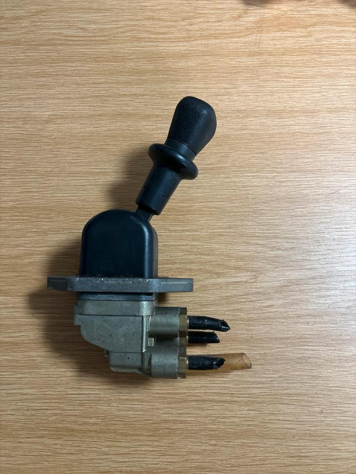 MAN KNORR-BREMSE Handbremsventil / Festellbremse 81.52315-6171 - Radiaca páka pre Nákladné auto: obrázok 1 MAN KNORR-BREMSE Handbremsventil / Festellbremse 81.52315-6171 - Radiaca páka pre Nákladné auto: obrázok 1