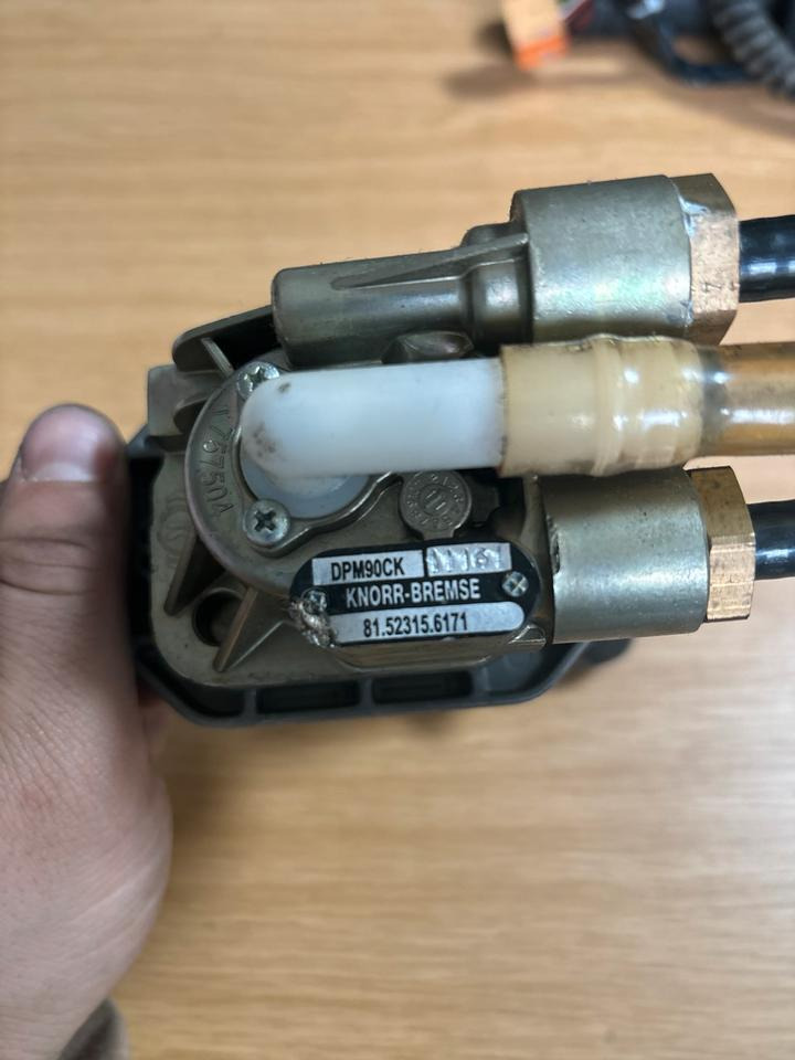 MAN KNORR-BREMSE Handbremsventil / Festellbremse 81.52315-6171 - Radiaca páka pre Nákladné auto: obrázok 3 MAN KNORR-BREMSE Handbremsventil / Festellbremse 81.52315-6171 - Radiaca páka pre Nákladné auto: obrázok 3