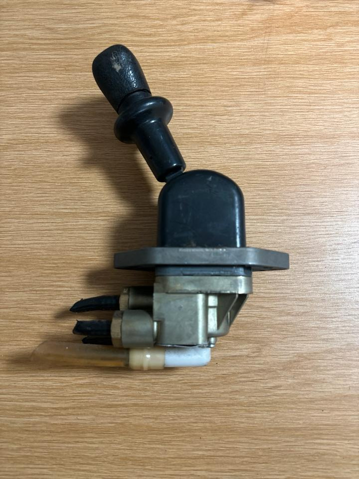 MAN KNORR-BREMSE Handbremsventil / Festellbremse 81.52315-6171 - Radiaca páka pre Nákladné auto: obrázok 2 MAN KNORR-BREMSE Handbremsventil / Festellbremse 81.52315-6171 - Radiaca páka pre Nákladné auto: obrázok 2