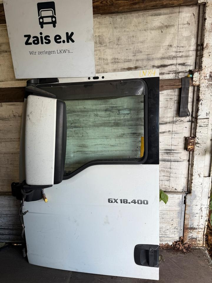 MAN TGX Fahrertür Weiß mit Spiegel Innenverkleidung LN 84 - Dvere a diely pre Nákladné auto: obrázok 1 MAN TGX Fahrertür Weiß mit Spiegel Innenverkleidung LN 84 - Dvere a diely pre Nákladné auto: obrázok 1