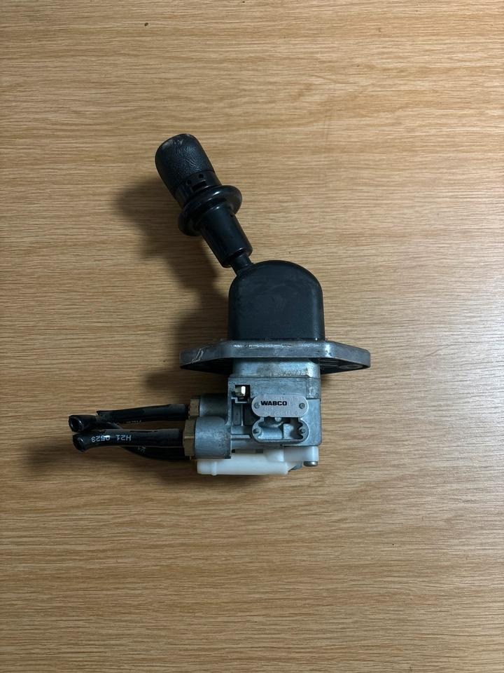 MAN WABCO Handbremsventil / Festellbremse 81.52315-6156 - Radiaca páka pre Nákladné auto: obrázok 1 MAN WABCO Handbremsventil / Festellbremse 81.52315-6156 - Radiaca páka pre Nákladné auto: obrázok 1