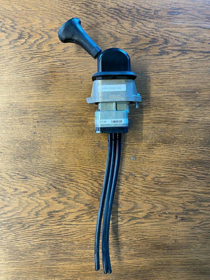 Mercedes Actros MP2 Handknorrbremse A 000 420 01 84 - Radiaca páka pre Nákladné auto: obrázok 1 Mercedes Actros MP2 Handknorrbremse A 000 420 01 84 - Radiaca páka pre Nákladné auto: obrázok 1