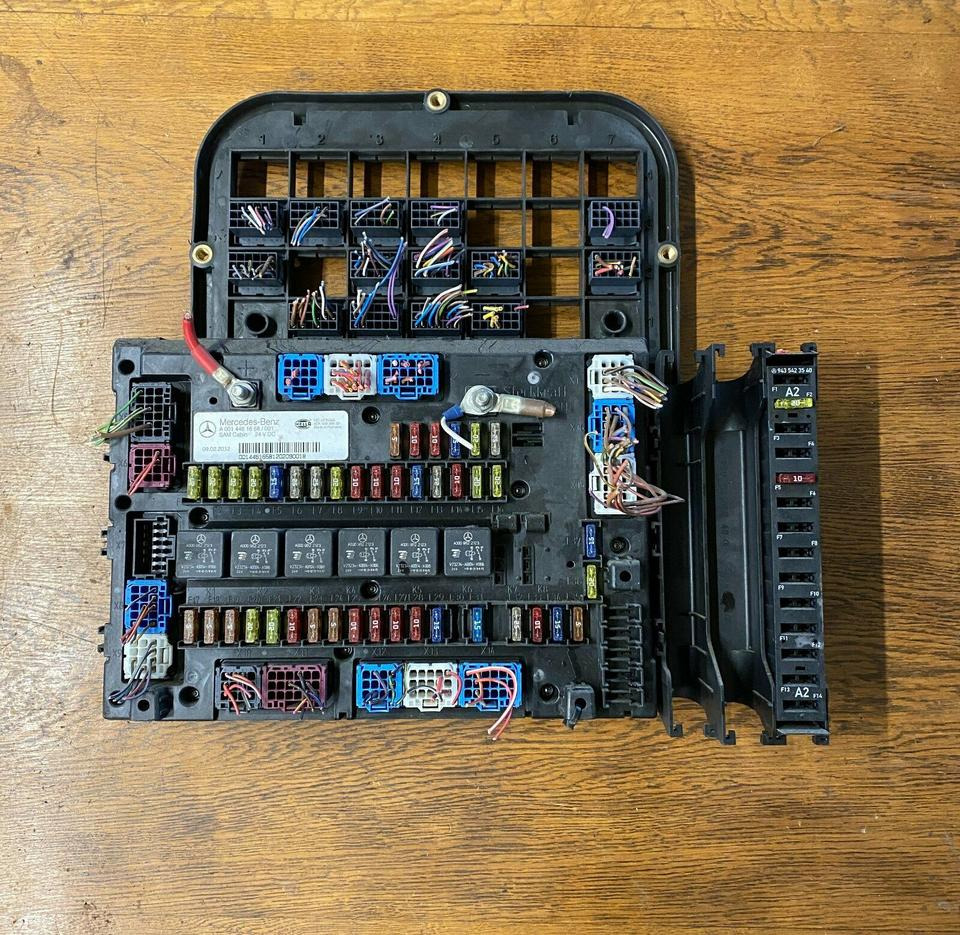 Mercedes Actros MP4 Sicherungskasten A 001 446 16 58 - Poistka pre Nákladné auto: obrázok 1 Mercedes Actros MP4 Sicherungskasten A 001 446 16 58 - Poistka pre Nákladné auto: obrázok 1