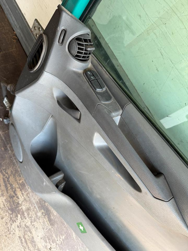 Mercedes Atego Beifahrertür Grün Innenverkleidung LN 71 - Dvere a diely pre Nákladné auto: obrázok 4 Mercedes Atego Beifahrertür Grün Innenverkleidung LN 71 - Dvere a diely pre Nákladné auto: obrázok 4