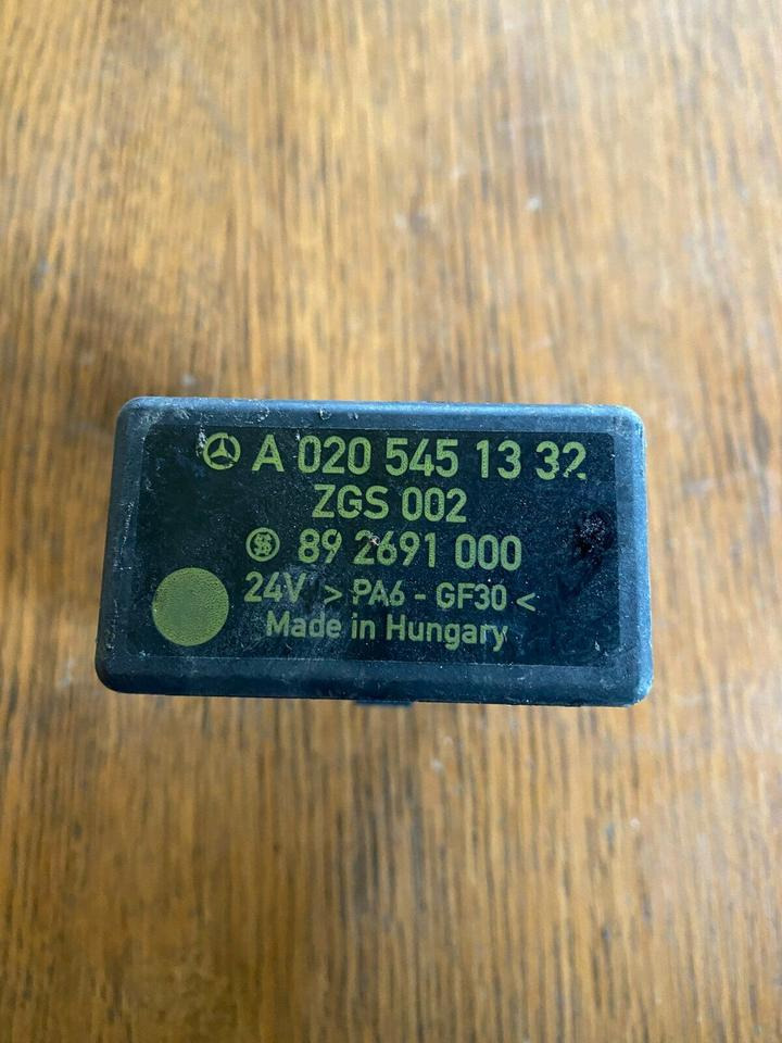 Mercedes Atego Blinkermodul Relais Steuergerät A 020 545 13 32 - Riadiaca jednotka pre Nákladné auto: obrázok 2 Mercedes Atego Blinkermodul Relais Steuergerät A 020 545 13 32 - Riadiaca jednotka pre Nákladné auto: obrázok 2