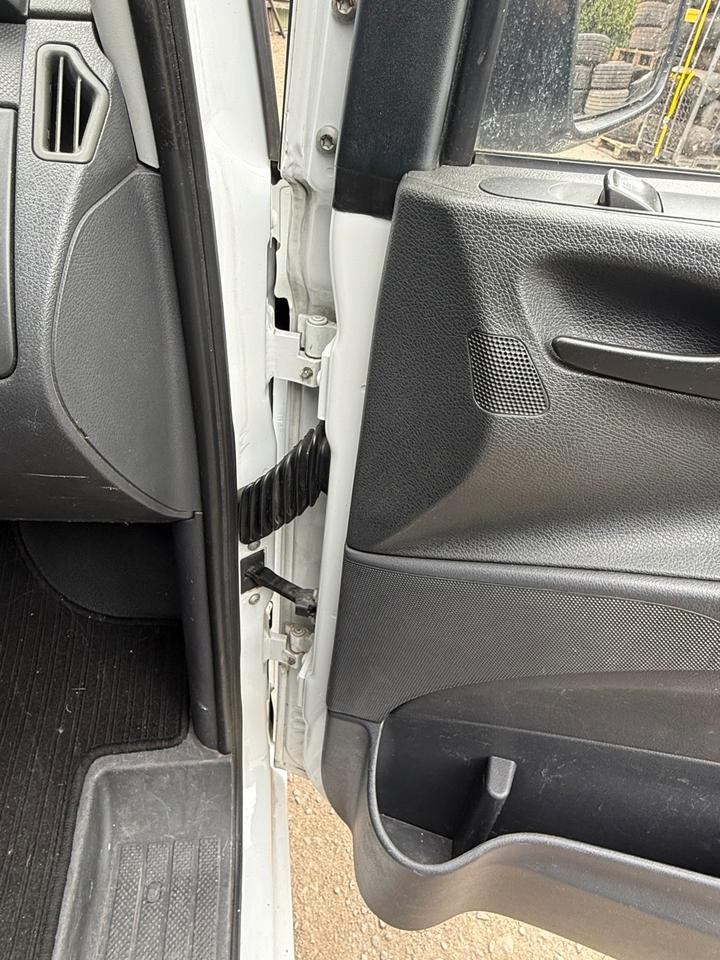 Mercedes VITO Beifahrertür Rechts komplett BJ 2012 - Dvere a diely pre Dodávka: obrázok 3 Mercedes VITO Beifahrertür Rechts komplett BJ 2012 - Dvere a diely pre Dodávka: obrázok 3