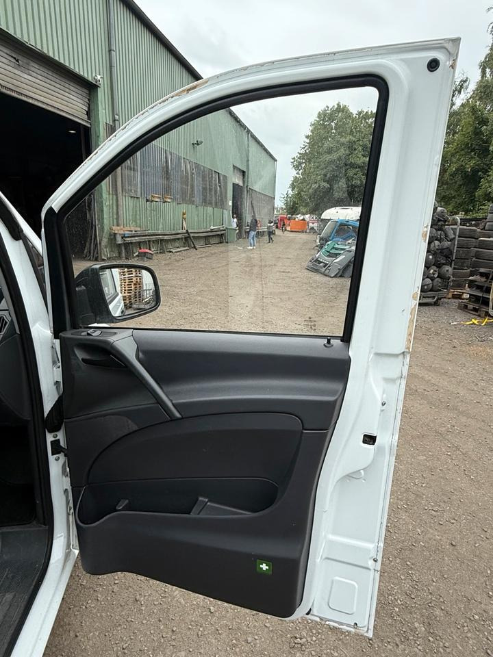 Mercedes VITO Beifahrertür Rechts komplett BJ 2012 - Dvere a diely pre Dodávka: obrázok 2 Mercedes VITO Beifahrertür Rechts komplett BJ 2012 - Dvere a diely pre Dodávka: obrázok 2