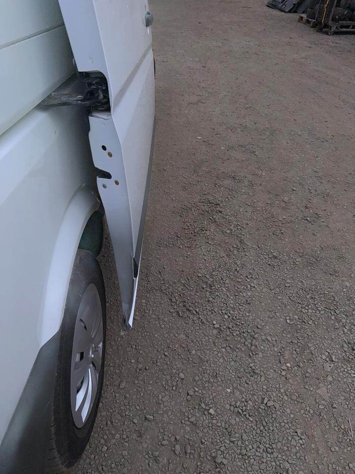 Mercedes VITO Seitentür Schiebetür BJ 2012 - Dvere a diely pre Dodávka: obrázok 4 Mercedes VITO Seitentür Schiebetür BJ 2012 - Dvere a diely pre Dodávka: obrázok 4