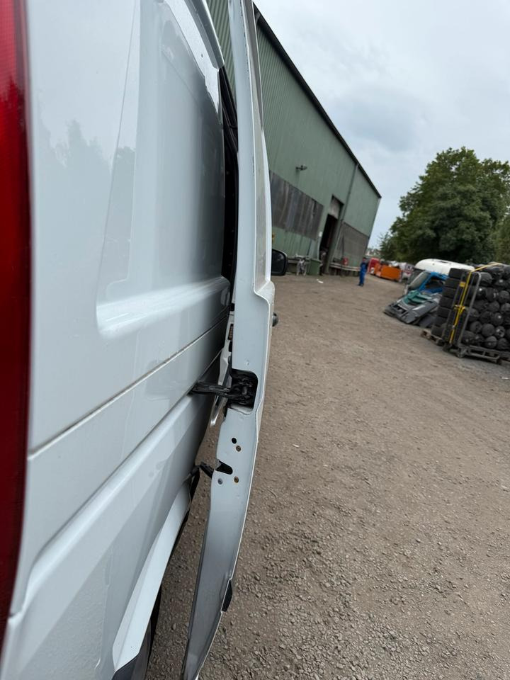 Mercedes VITO Seitentür Schiebetür BJ 2012 - Dvere a diely pre Dodávka: obrázok 5 Mercedes VITO Seitentür Schiebetür BJ 2012 - Dvere a diely pre Dodávka: obrázok 5